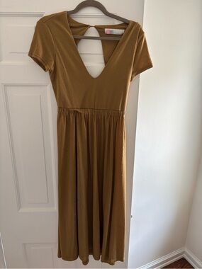 V-Neck Short Sleeve Midi Dress in Mustard
